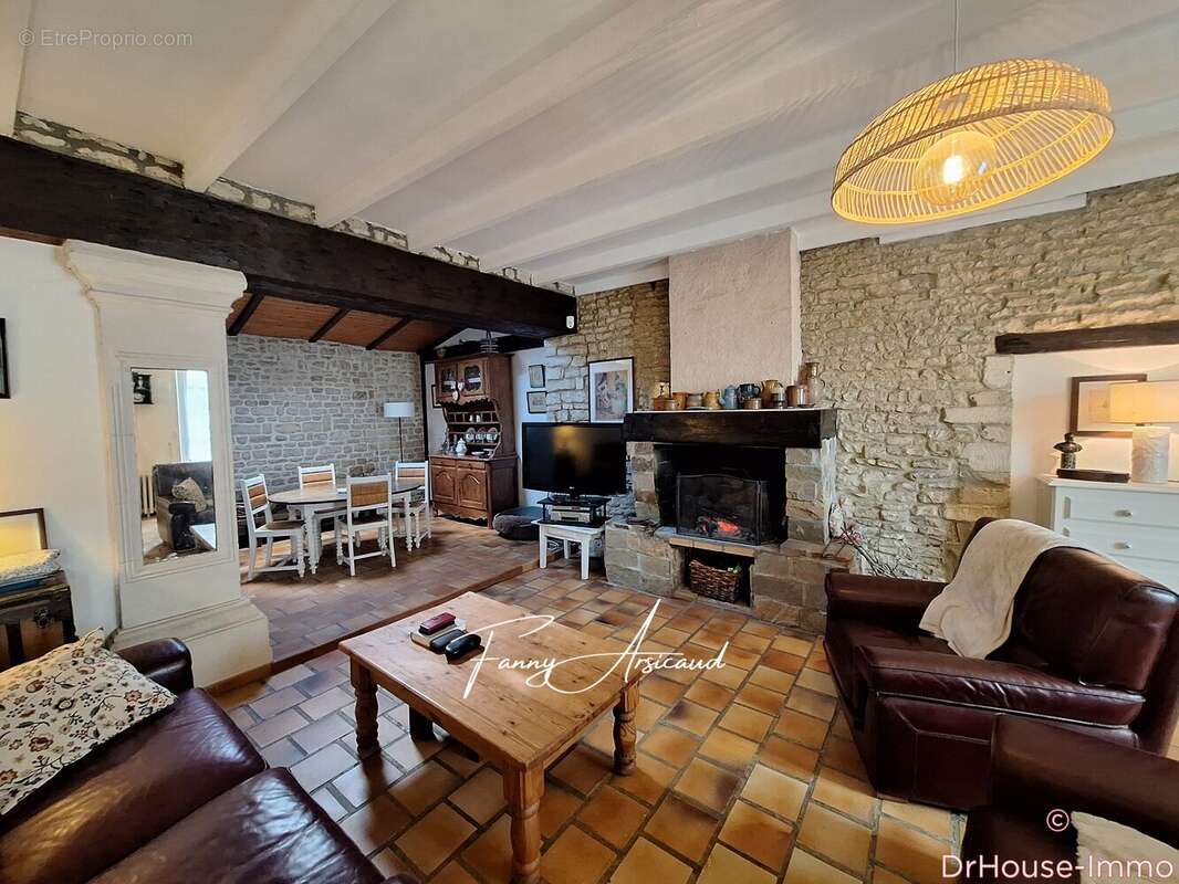 Maison à CHARRON