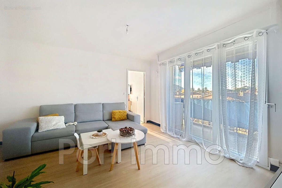 Appartement à VILLENEUVE-LOUBET
