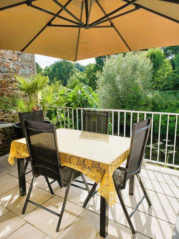 Maison à SAINT-MACAIRE-EN-MAUGES