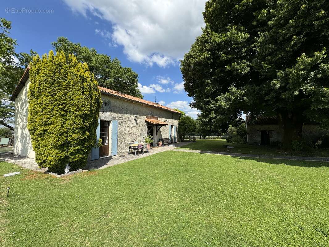 Maison 160 m² à Bellon  - photo 2