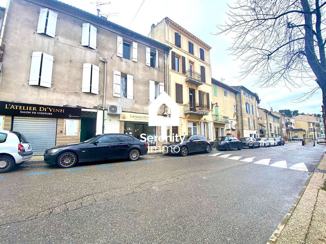Commerce à SIMIANE-COLLONGUE