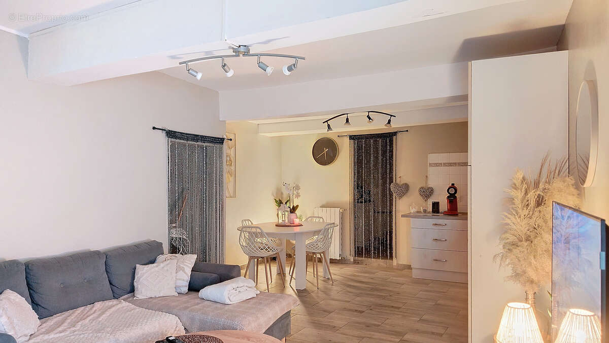 Maison à LABRUGUIERE