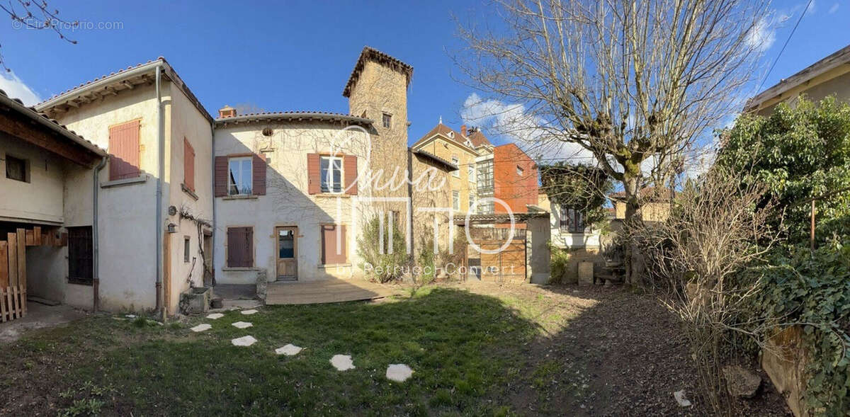 Maison à COLLONGES-AU-MONT-D&#039;OR