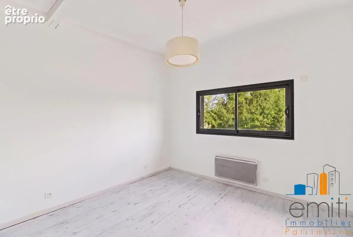 Maison d’architecte – 176 m², piscine et écrin de verdure à Mons - photo 12