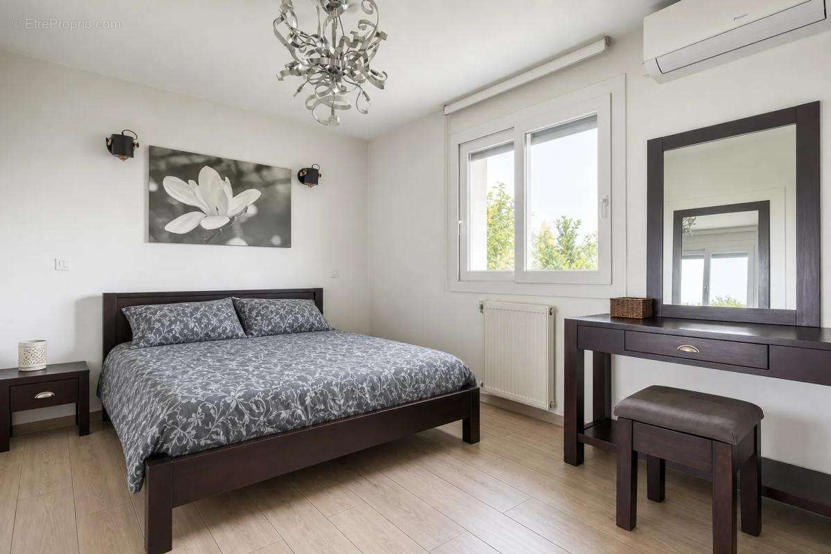 Maison spacieuse et rénovée à Romainville - photo 8