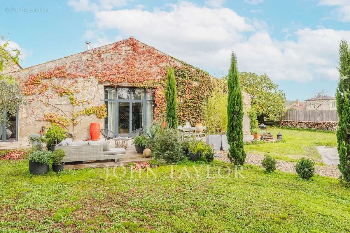Maison à SAINT-EMILION