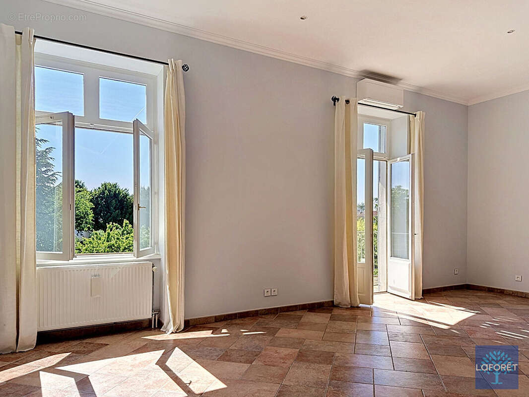 Appartement à SAINTE-FOY-LES-LYON