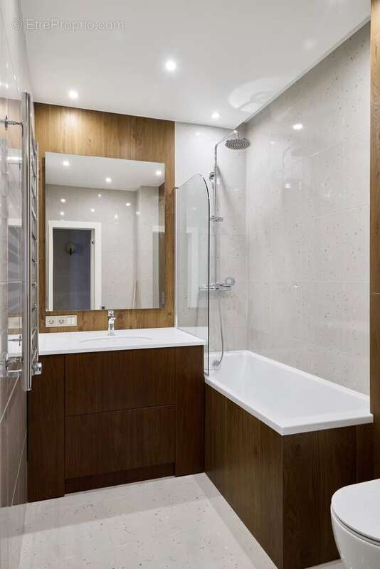 Appartement à LEVALLOIS-PERRET