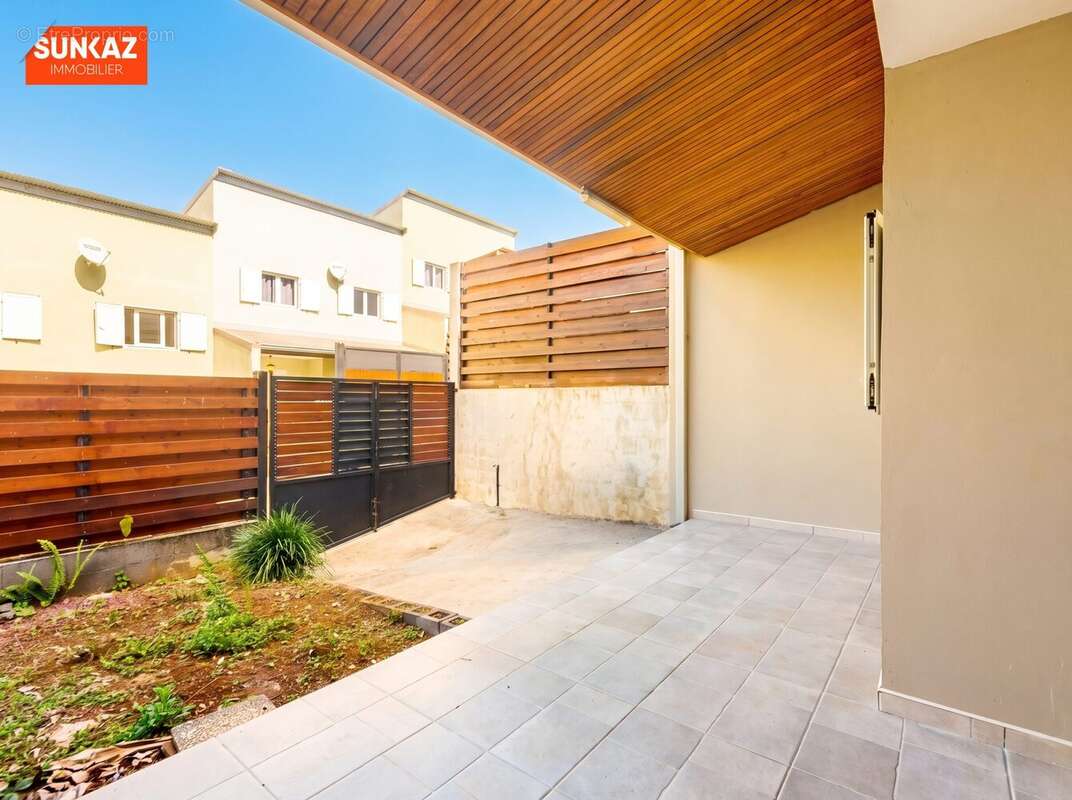 Maison 84 m² à Saint-Louis  - photo 9