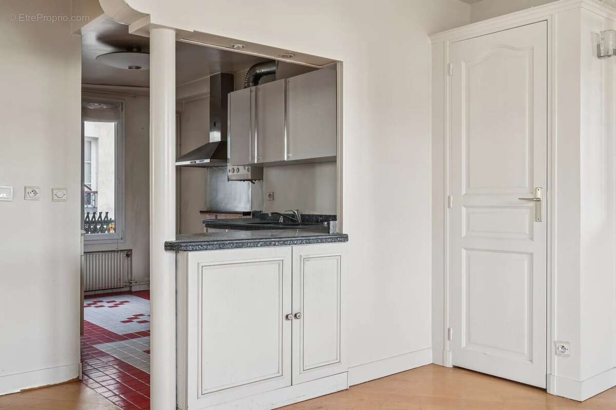 Appartement à PARIS-1E