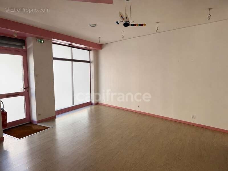 Local/bureau plus studio à vendre AUXERRE (89) local de 55 m2 plus  stuio de 28 m2 - photo 2