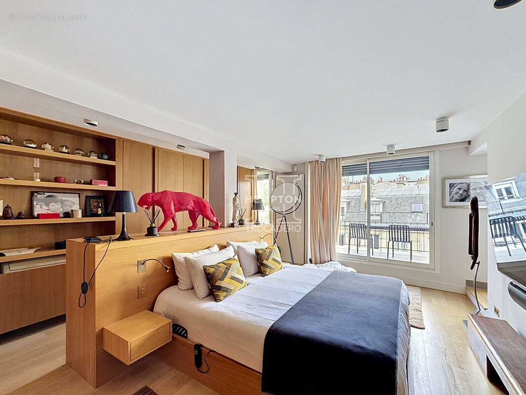 Appartement à PARIS-16E
