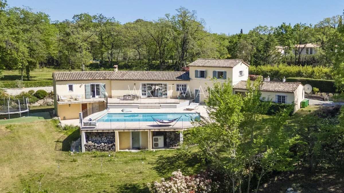 Maison à CHATEAUNEUF-GRASSE