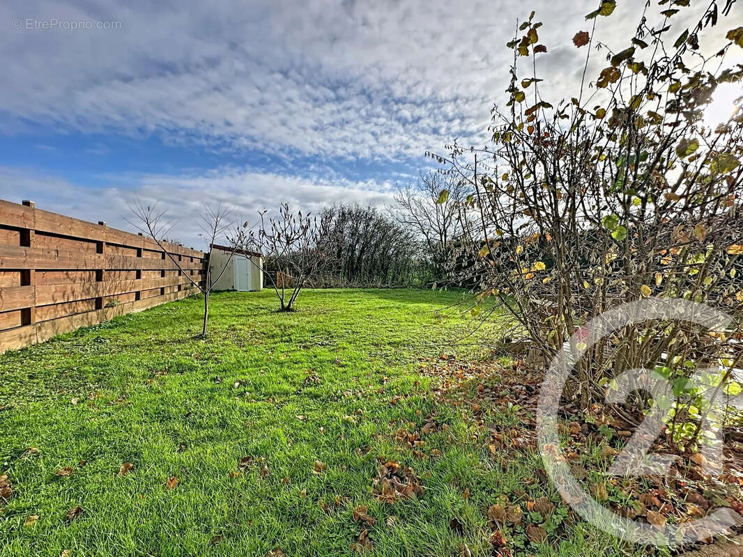 Maison à LES ECRENNES