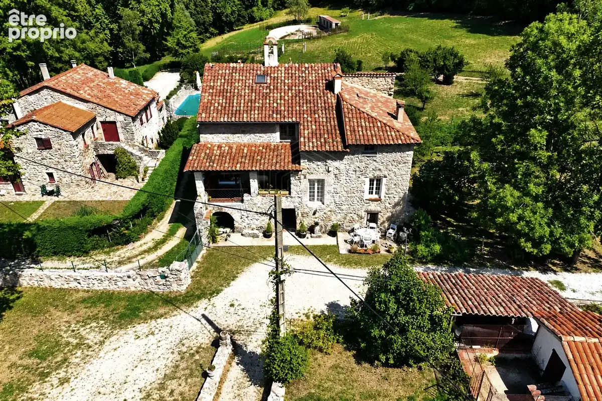 Propriété de caractère sur 4,5 hectares avec rivière, sources - photo 22