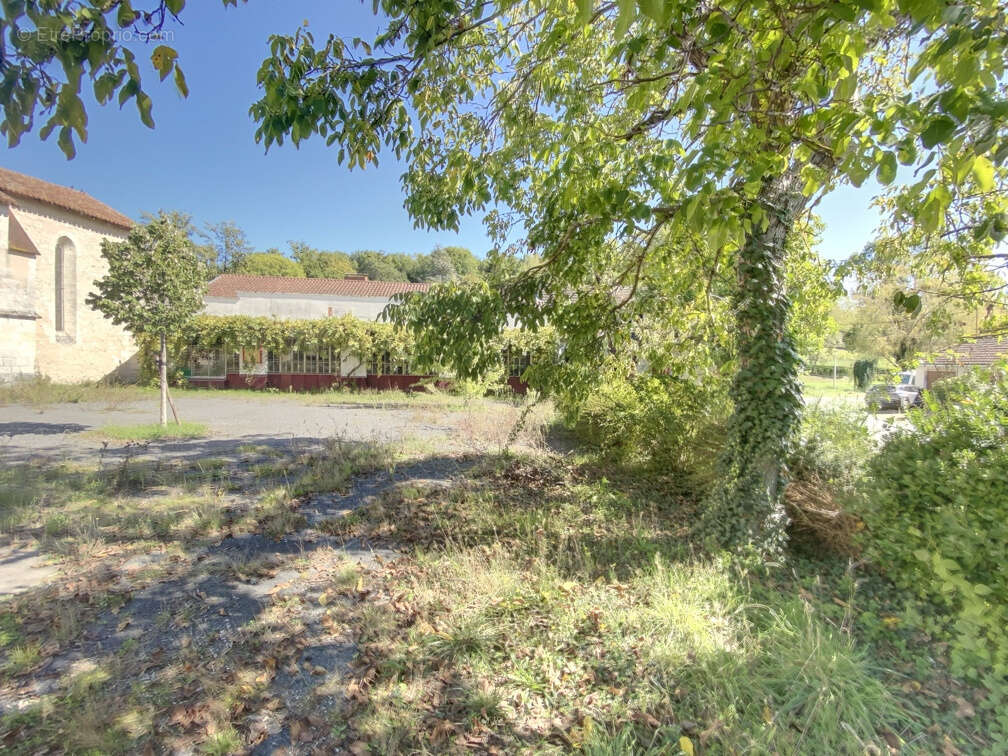 Maison à MANZAC-SUR-VERN