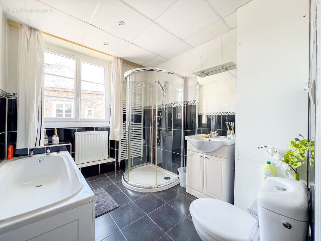 Maison à JOUE-DU-BOIS