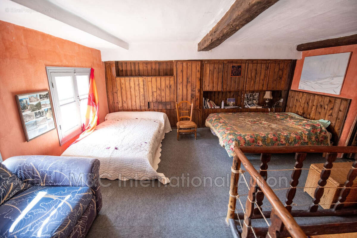Appartement 82 m² à Saint-Etienne-De-Tinee  - photo 8
