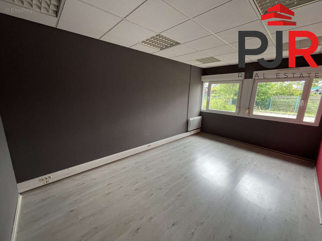 Commerce à NEUVES-MAISONS