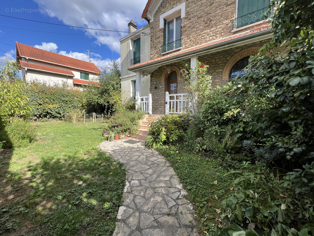 Maison à SAVIGNY-SUR-ORGE