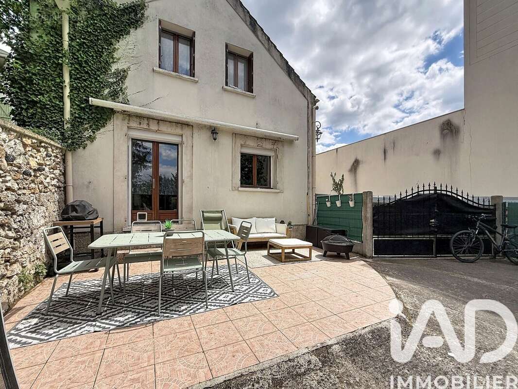 Photo 2 - Maison à SAINTRY-SUR-SEINE