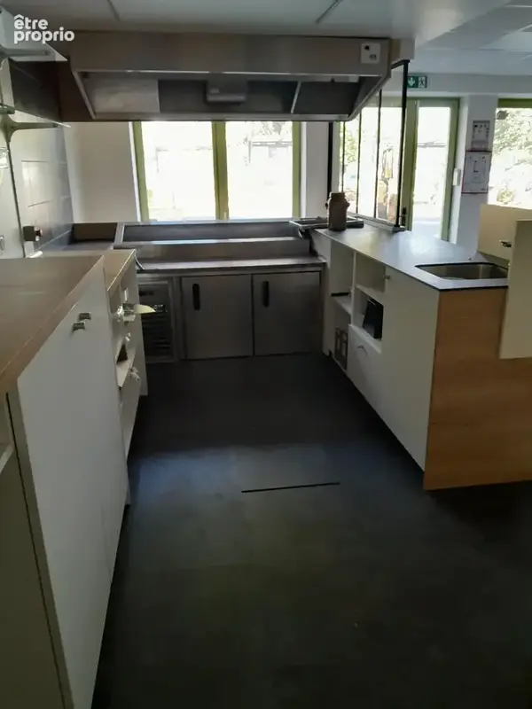 La Guerche De Bretagne, local commercial de 100 m². - photo 3