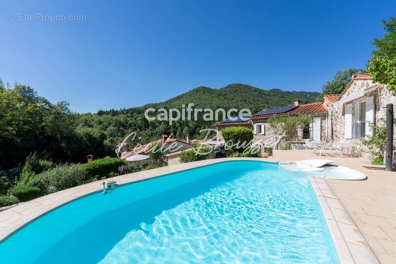 Maison à SAINT-LAURENT-DE-CERDANS