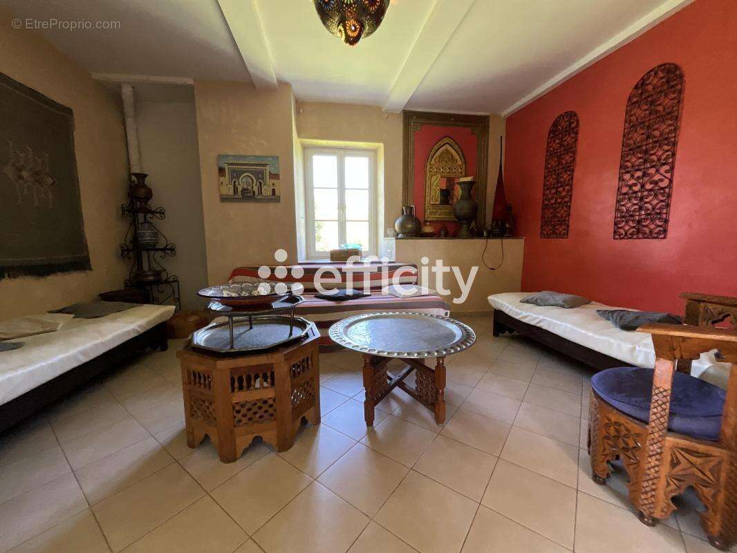 Maison 608 m² à Baix  - photo 14