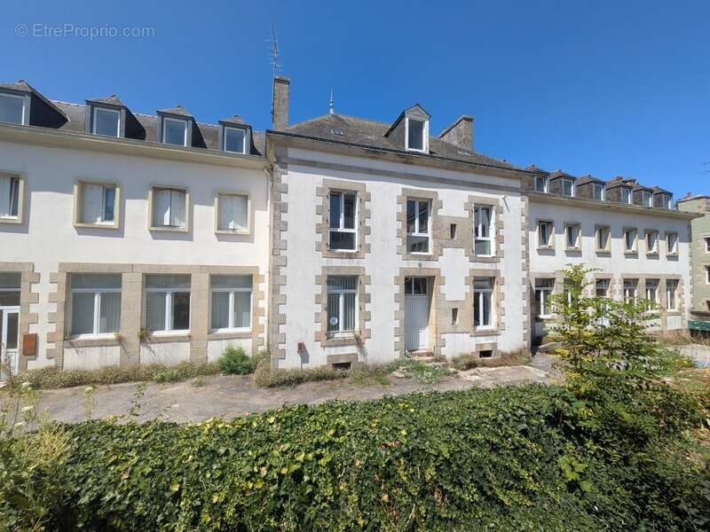 Guemene sur scorff immeuble de rapport de 600 m² environ sur parcelle de 830m² environ - photo 2