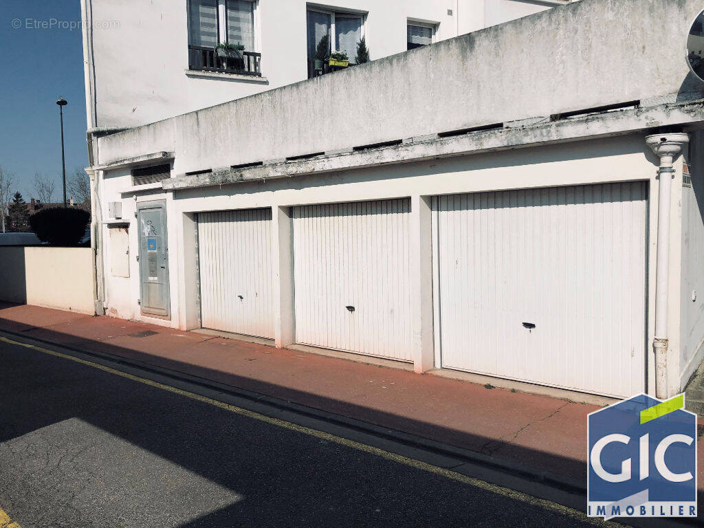 Parking à TROUVILLE-SUR-MER