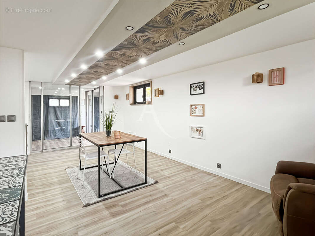 A VENDRE - Maison entièrement rénovée ? Fort potentiel avec logement indépendant - photo 13