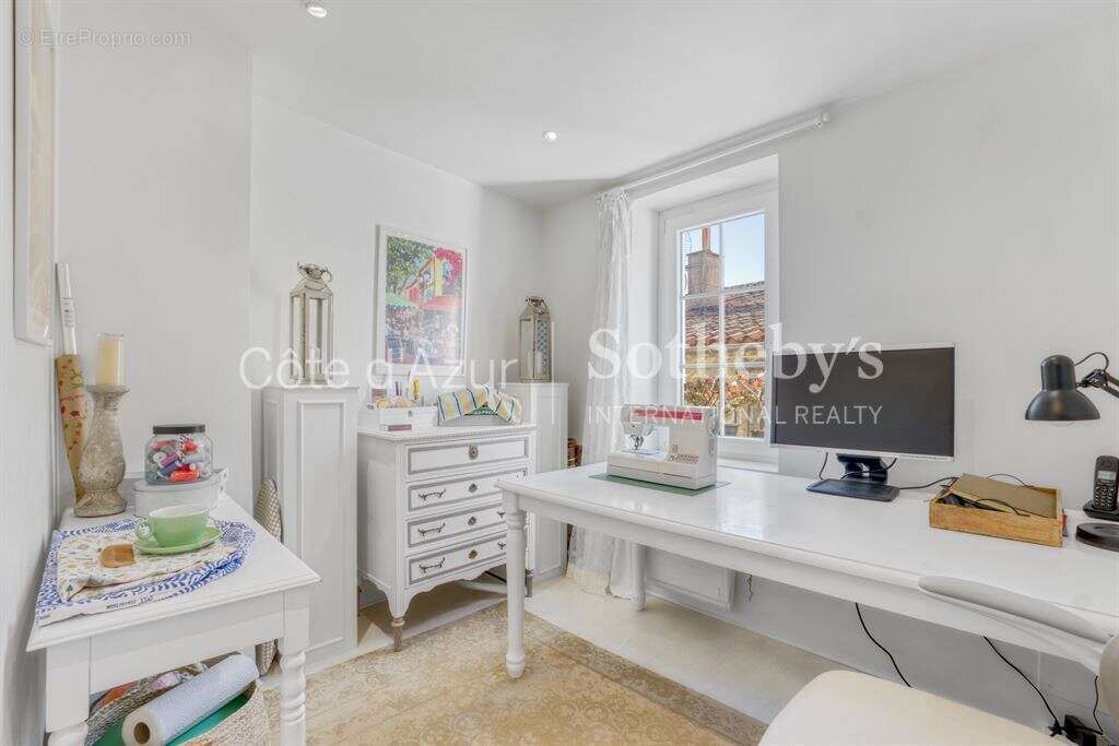 Maison à CHATEAUNEUF-GRASSE