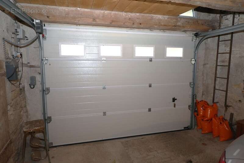 Maison à SAINT-HYMETIERE