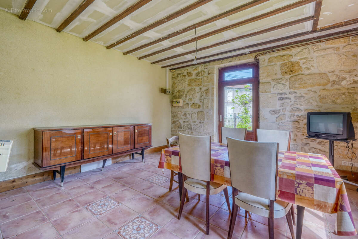 Maison à SAINT-YZAN-DE-SOUDIAC