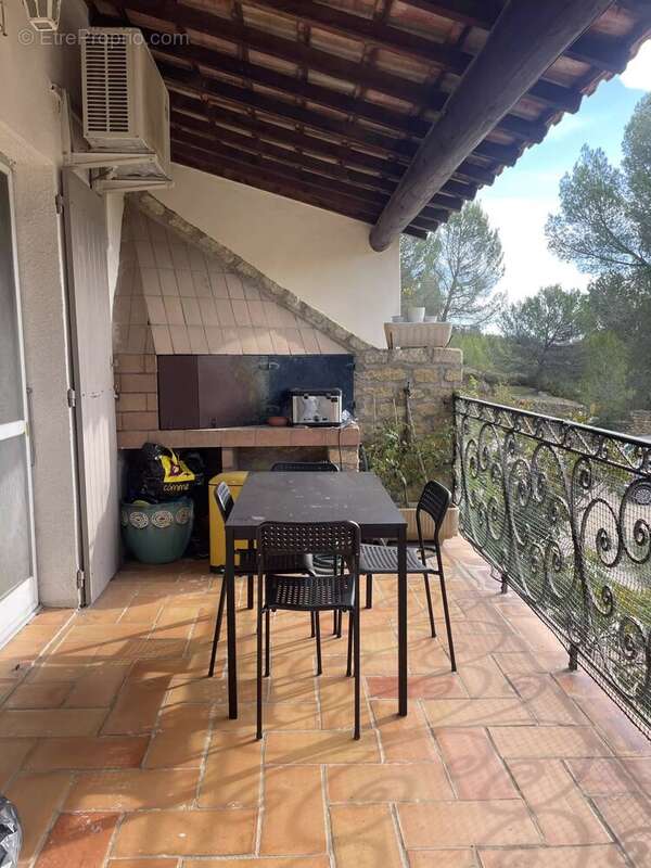 PELISSANNE Maison avec 2 logements au coeur des collines - photo 10