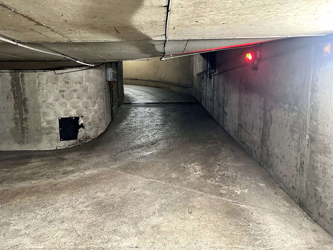 Parking à PARIS-15E