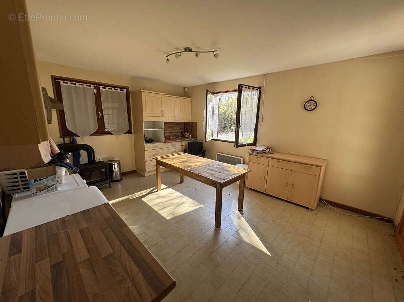 Opportunité rare à Saint Jean. Grande maison familiale de plus de 220 m2 habitable avec un demi sous-sol sur u - photo 5