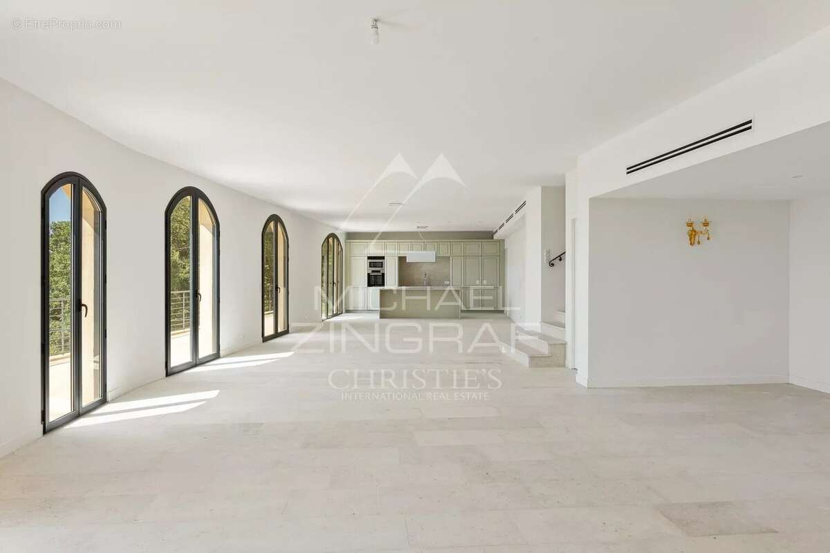Villa épurée avec vue panoramique sur la Riviera - photo 2