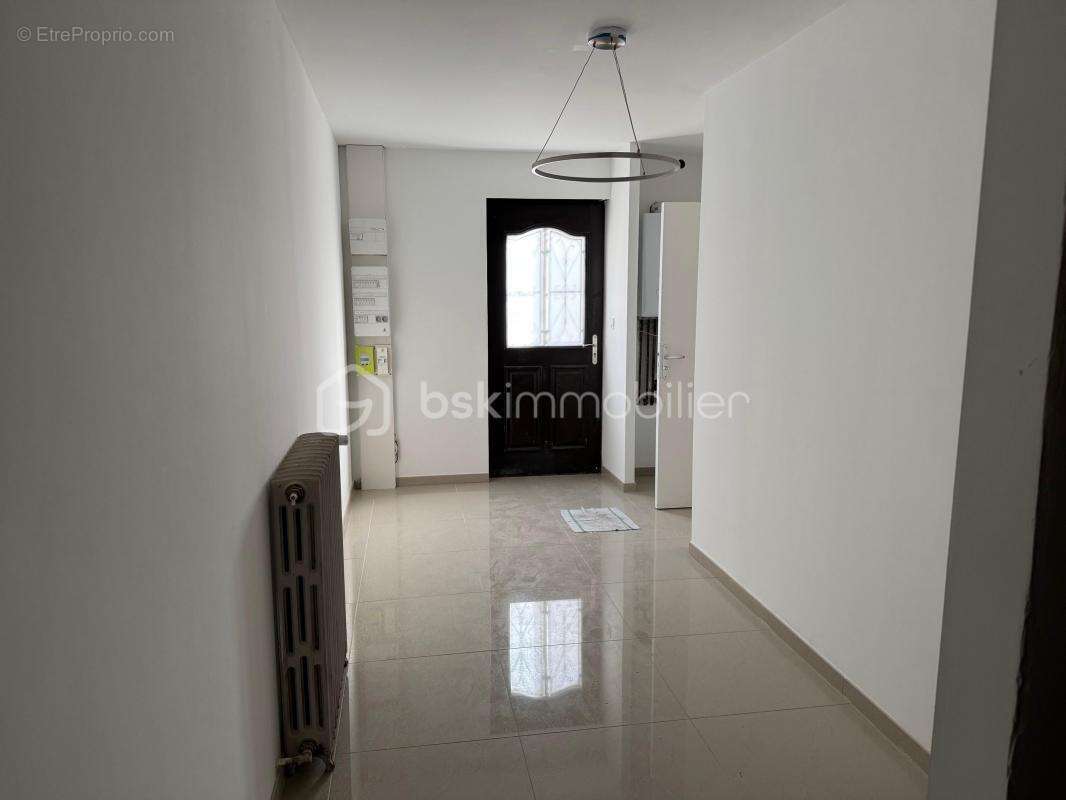 Maison à LES ARTIGUES-DE-LUSSAC