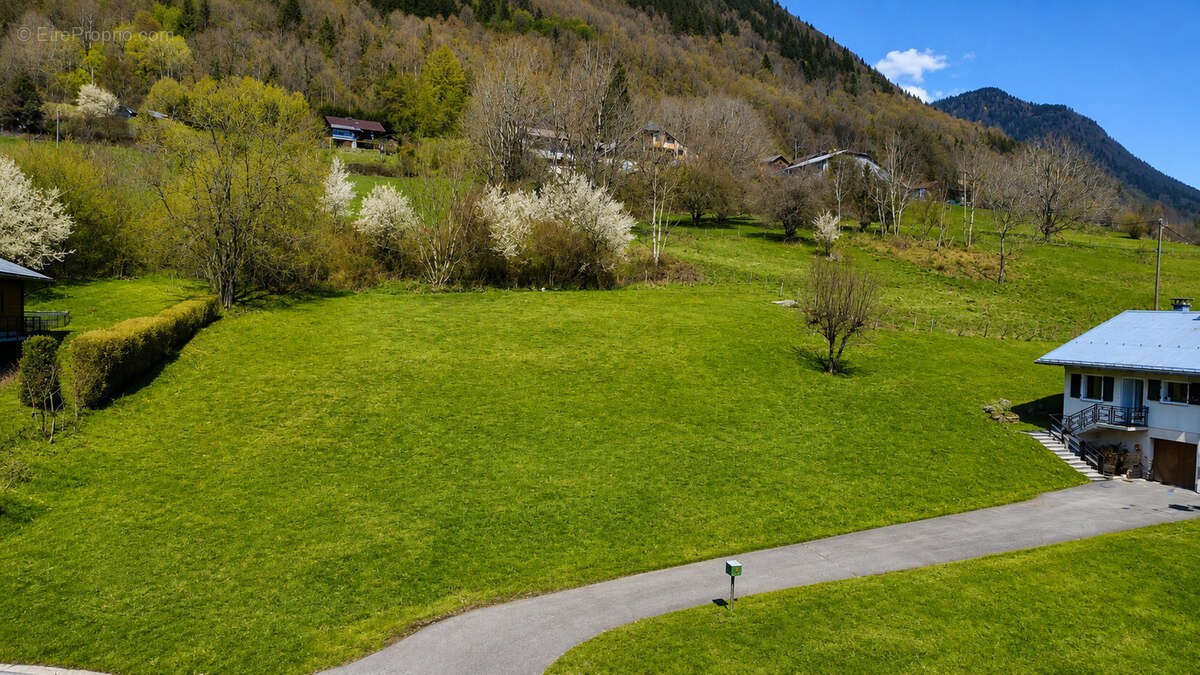 Terrain à TANINGES