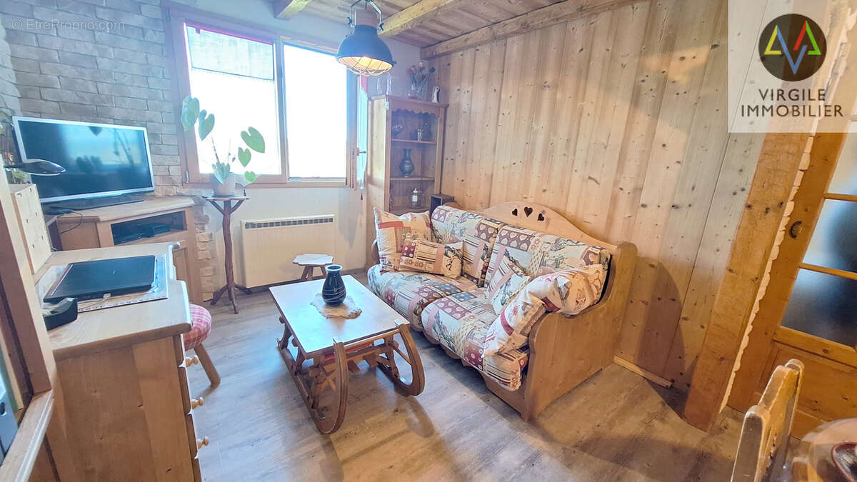 Bien rare à la vente   Appartement avec balcon, piscine couverte et vue sur les champs - photo 5