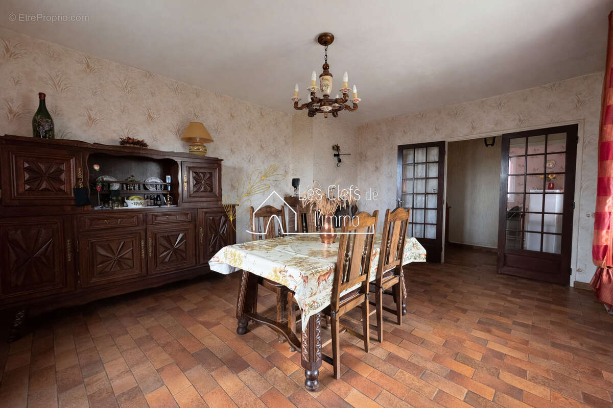 Maison à ONET-LE-CHATEAU