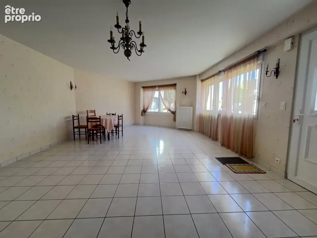 Maison familiale 7 pièces avec hangar et grenier aménageable   Saint-Barthélemy - photo 2