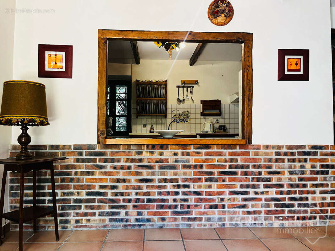 Maison à SAINT-JULIEN-DE-PEYROLAS