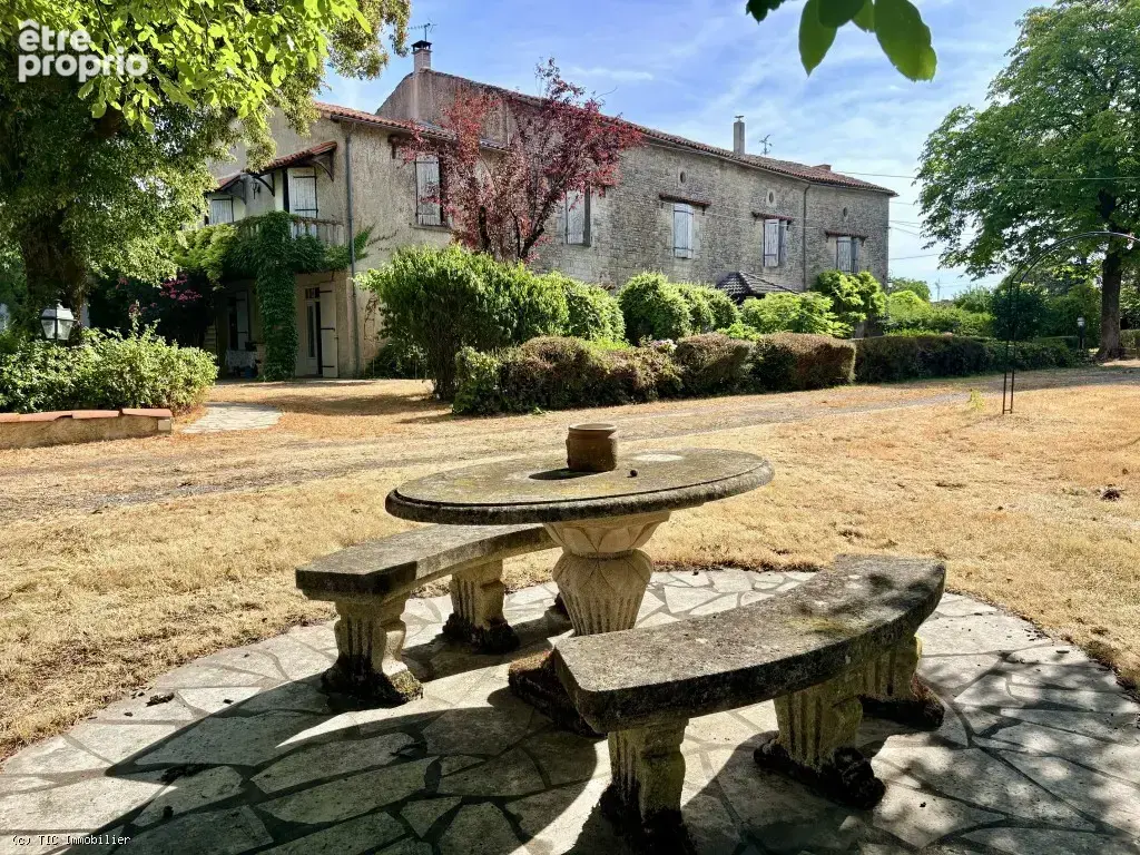 Très Beau Logis avec 6 chambres et Grand Terrain près de Ruffec - photo 43