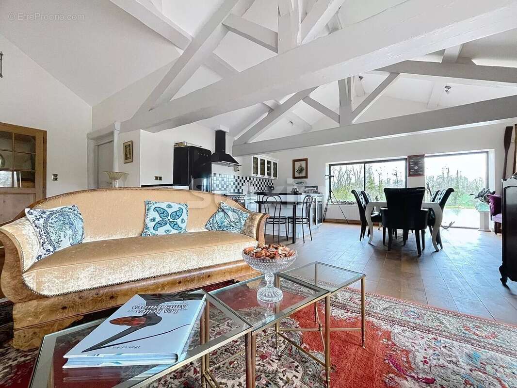 Maison à CHATILLON-SUR-CHALARONNE