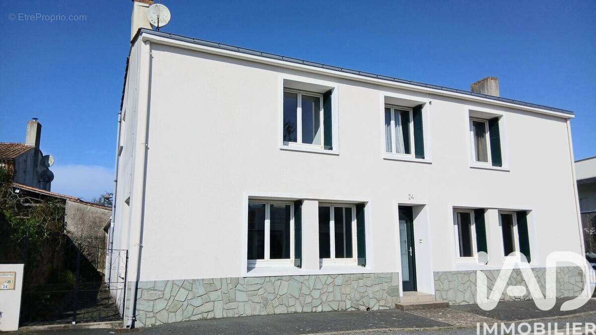 Photo 1 - Maison à VENANSAULT