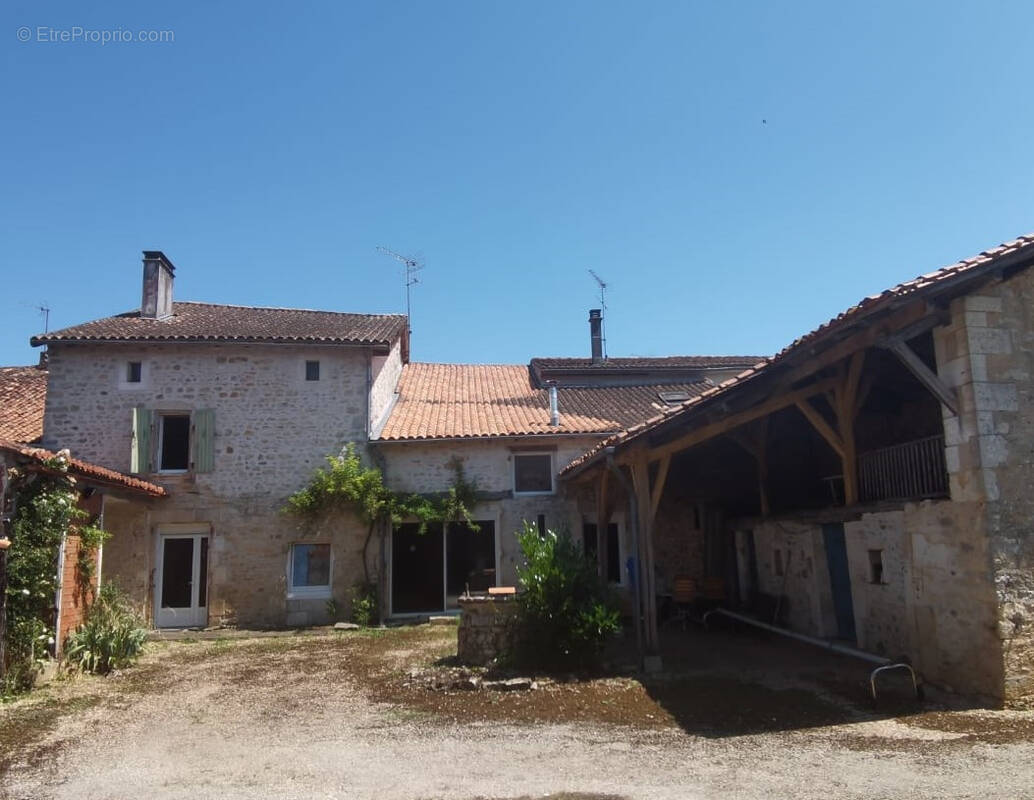 Maison à CHASSENEUIL-SUR-BONNIEURE