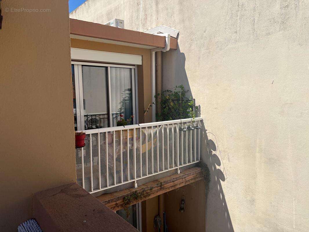 Sete   Appartement en dernier étage avec ascenseur 67 m2 - photo 8