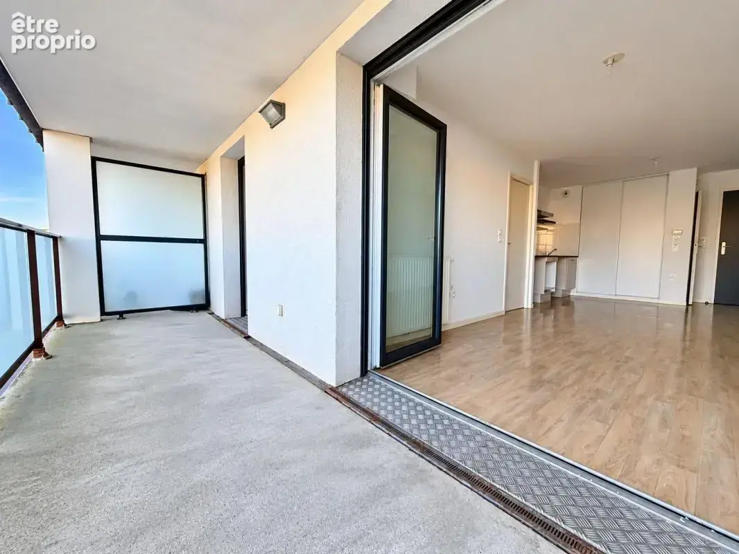 LA ROCHELLE – Appartement T2 avec grand balcon, parking sécurisé et cellier - photo 5